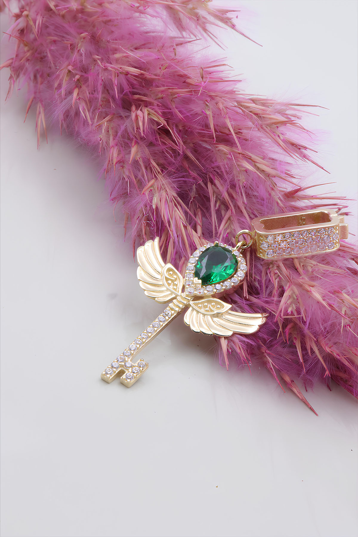 14 Ayar Altın Kanatlı Anahtar Kolye Ucu 14 Ayar Altın Kanatlı Anahtar Kolye Ucu