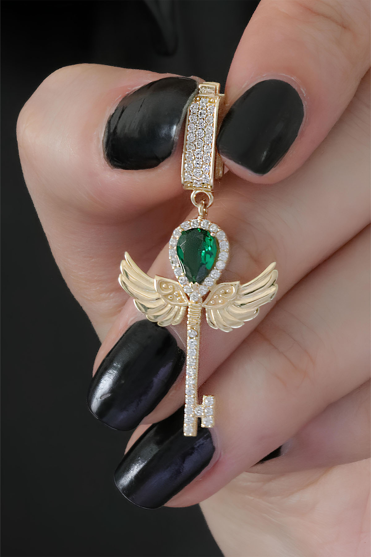 14 Ayar Altın Kanatlı Anahtar Kolye Ucu 14 Ayar Altın Kanatlı Anahtar Kolye Ucu