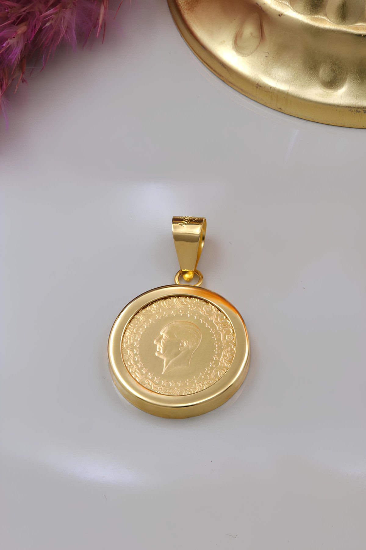 22 Ayar Çeyrek Altınlı 14 Ayar Altın Kolye Ucu Çerçeve 22 Ayar Çeyrek Altınlı 14 Ayar Altın Kolye Ucu Çerçeve