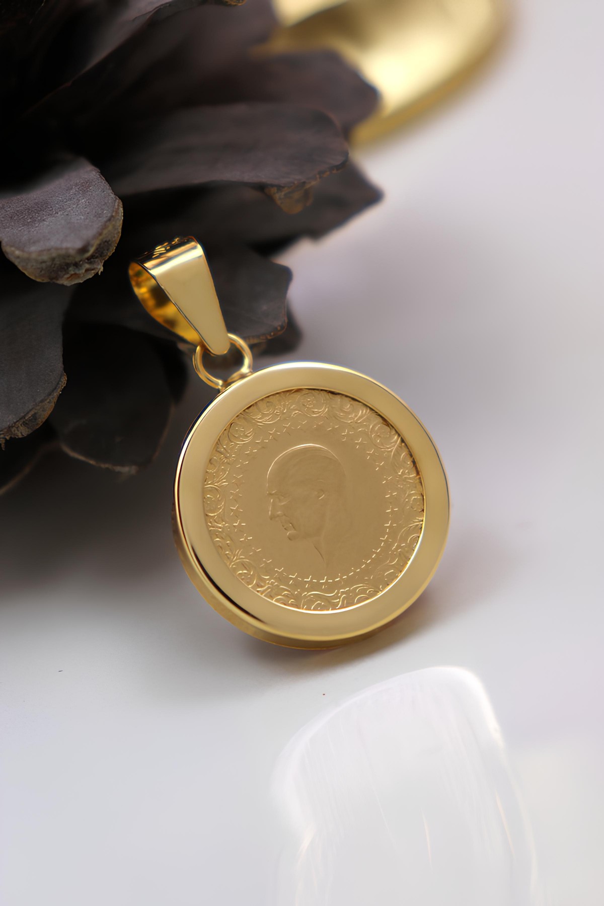 22 Ayar Çeyrek Altınlı 14 Ayar Altın Kolye Ucu Çerçeve 22 Ayar Çeyrek Altınlı 14 Ayar Altın Kolye Ucu Çerçeve