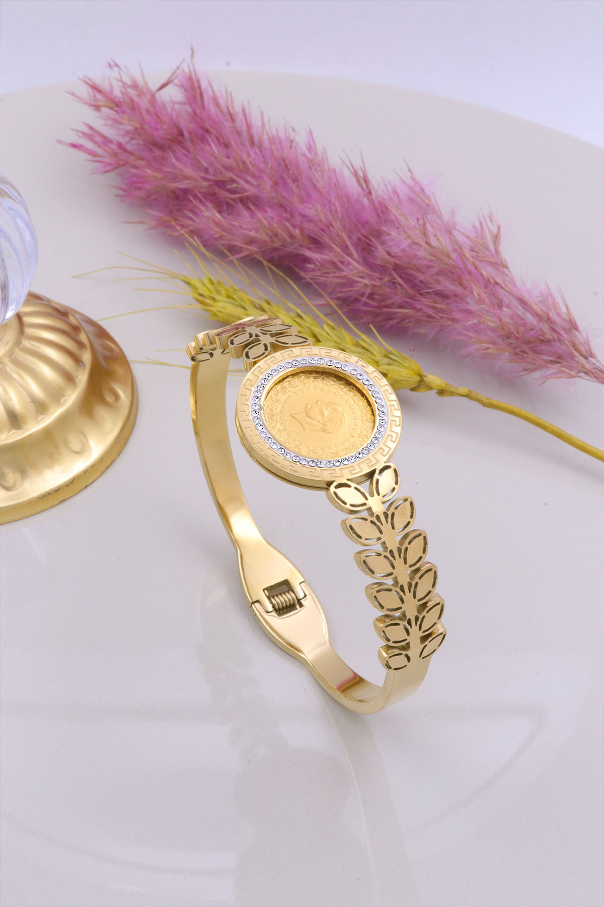 22 Ayar Çeyrek Altınlı Çelik Kelepçe Bileklik 22 Ayar Çeyrek Altınlı Çelik Kelepçe Bileklik