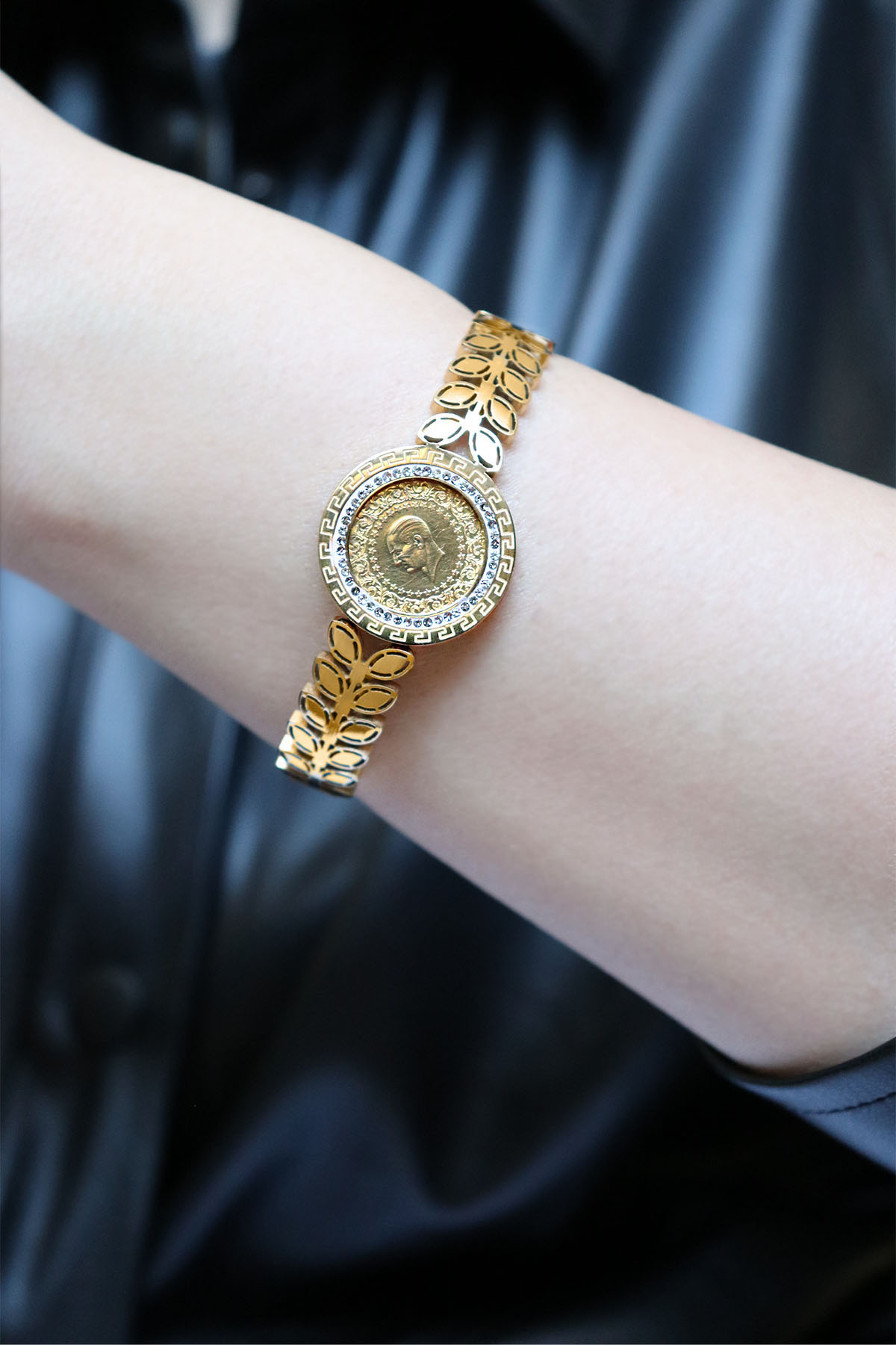 22 Ayar Çeyrek Altınlı Çelik Kelepçe Bileklik 22 Ayar Çeyrek Altınlı Çelik Kelepçe Bileklik