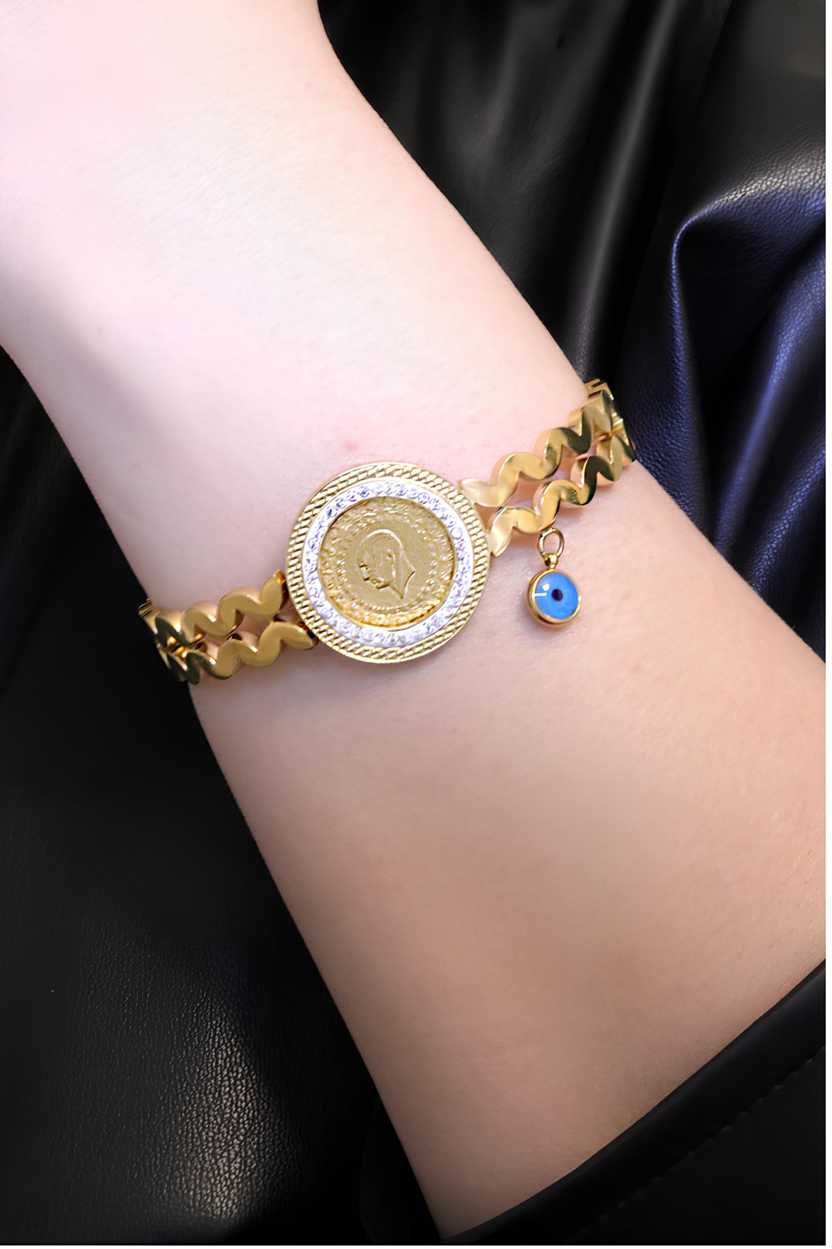 22 Ayar Çeyrek Altınlı Çelik Kelepçe Bileklik 22 Ayar Çeyrek Altınlı Çelik Kelepçe Bileklik