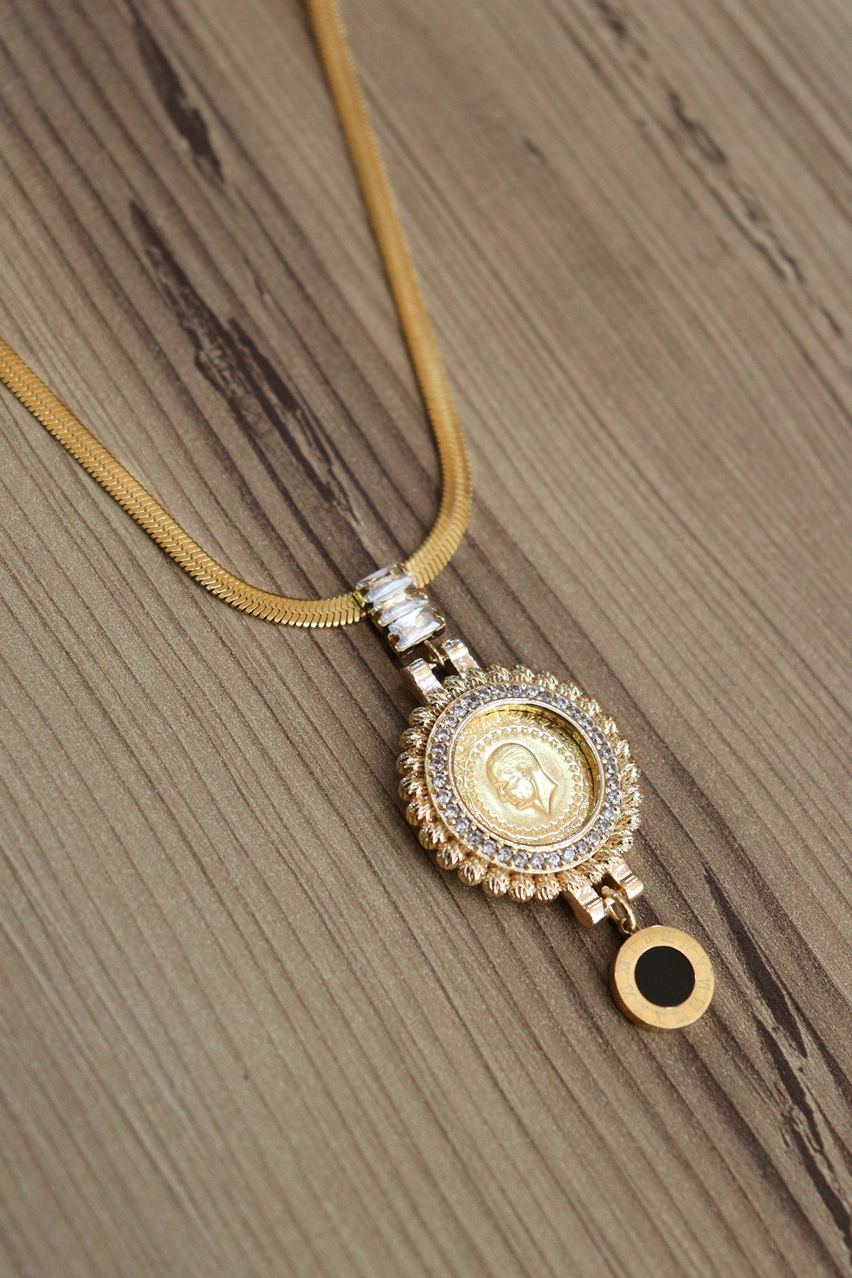 22 Ayar Çeyrek Altınlı Dorika Çerçeveli Italyan Yassı Zincir Kolye 22 Ayar Çeyrek Altınlı Dorika Çerçeveli Italyan Yassı Zincir Kolye