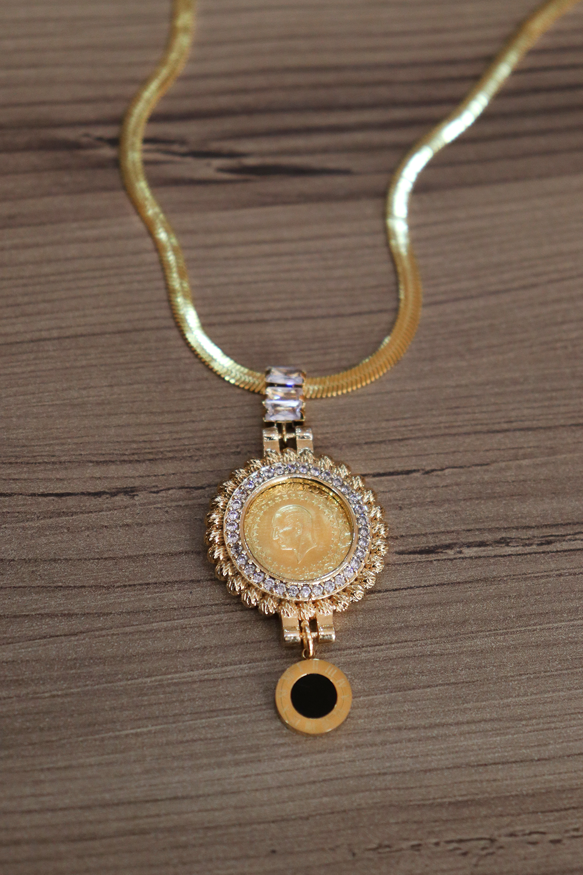 22 Ayar Çeyrek Altınlı Dorika Çerçeveli Italyan Yassı Zincir Kolye 22 Ayar Çeyrek Altınlı Dorika Çerçeveli Italyan Yassı Zincir Kolye