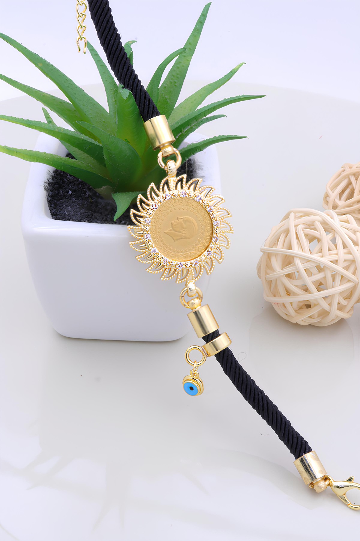 22 Ayar Çeyrek Altınlı İpli Bileklik 22 Ayar Çeyrek Altınlı İpli Bileklik