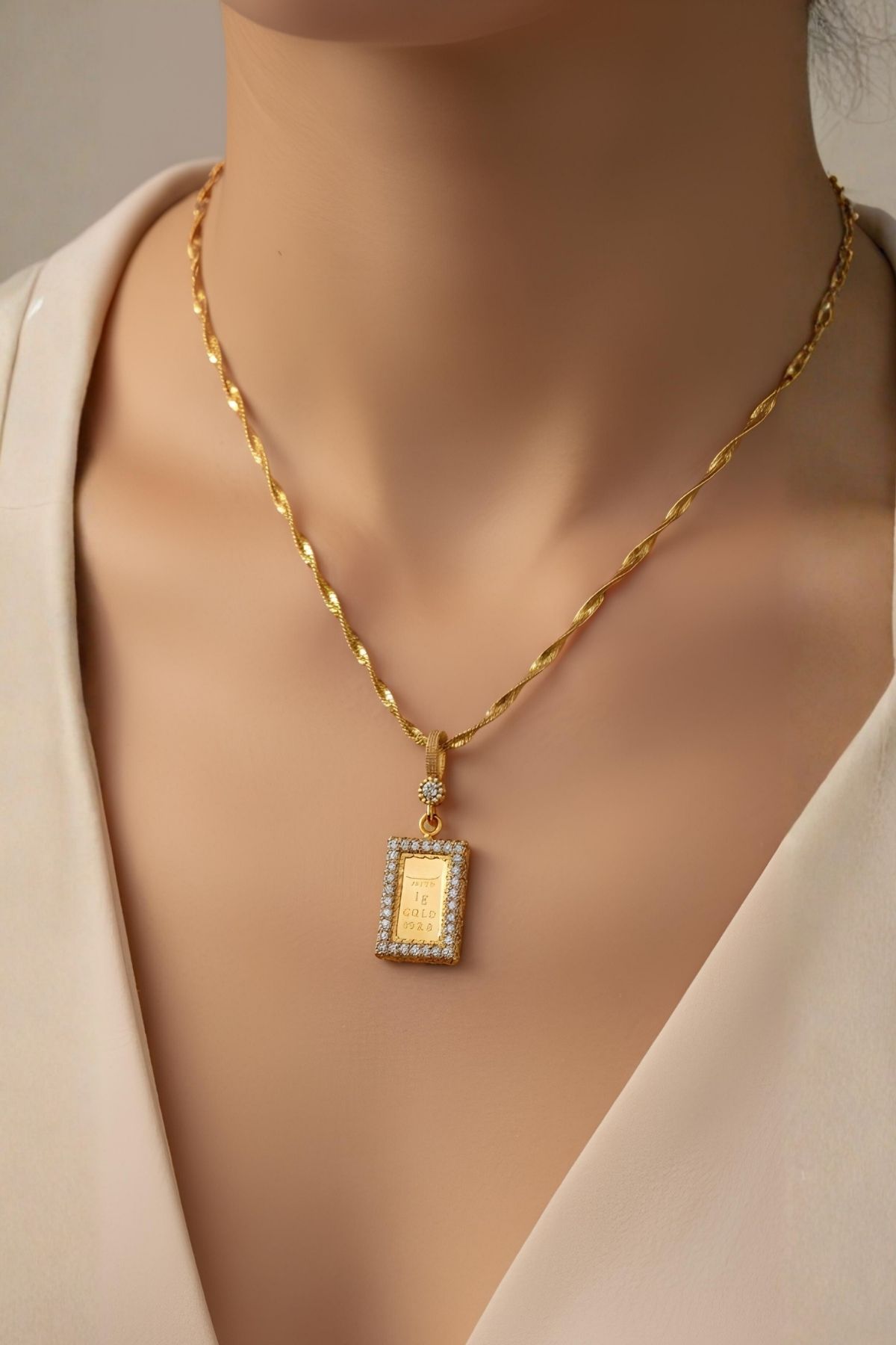 24 Ayar Bir Gram Altınlı Kolye 24 Ayar Bir Gram Altınlı Kolye