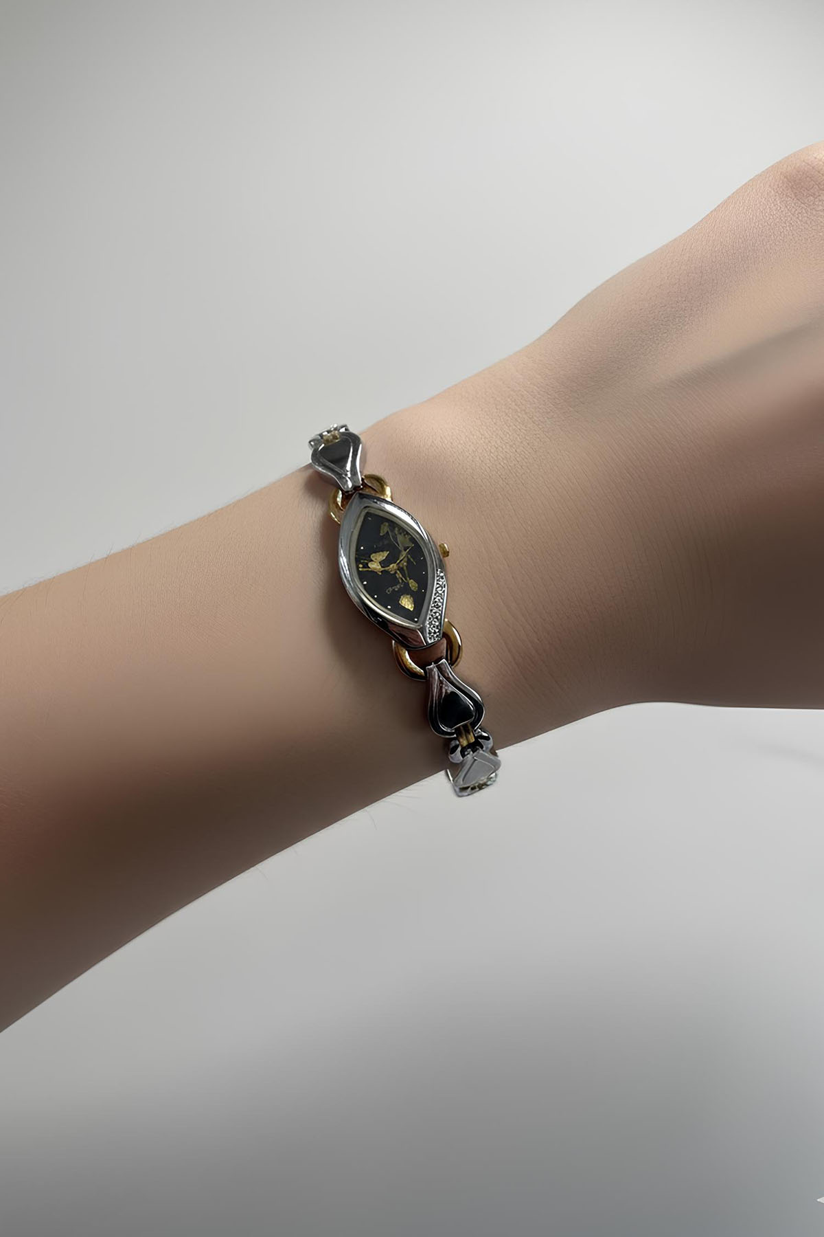 Vintage Kadın Kol Saati - Solmaz - Su Geçirmez- 2 Yıl Garantili